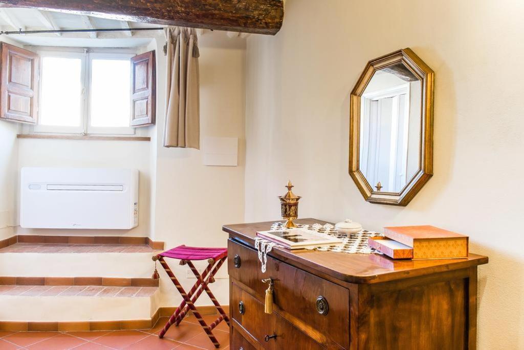 Lyon Apartment Anfiteatro Square, Lucca Exterior foto